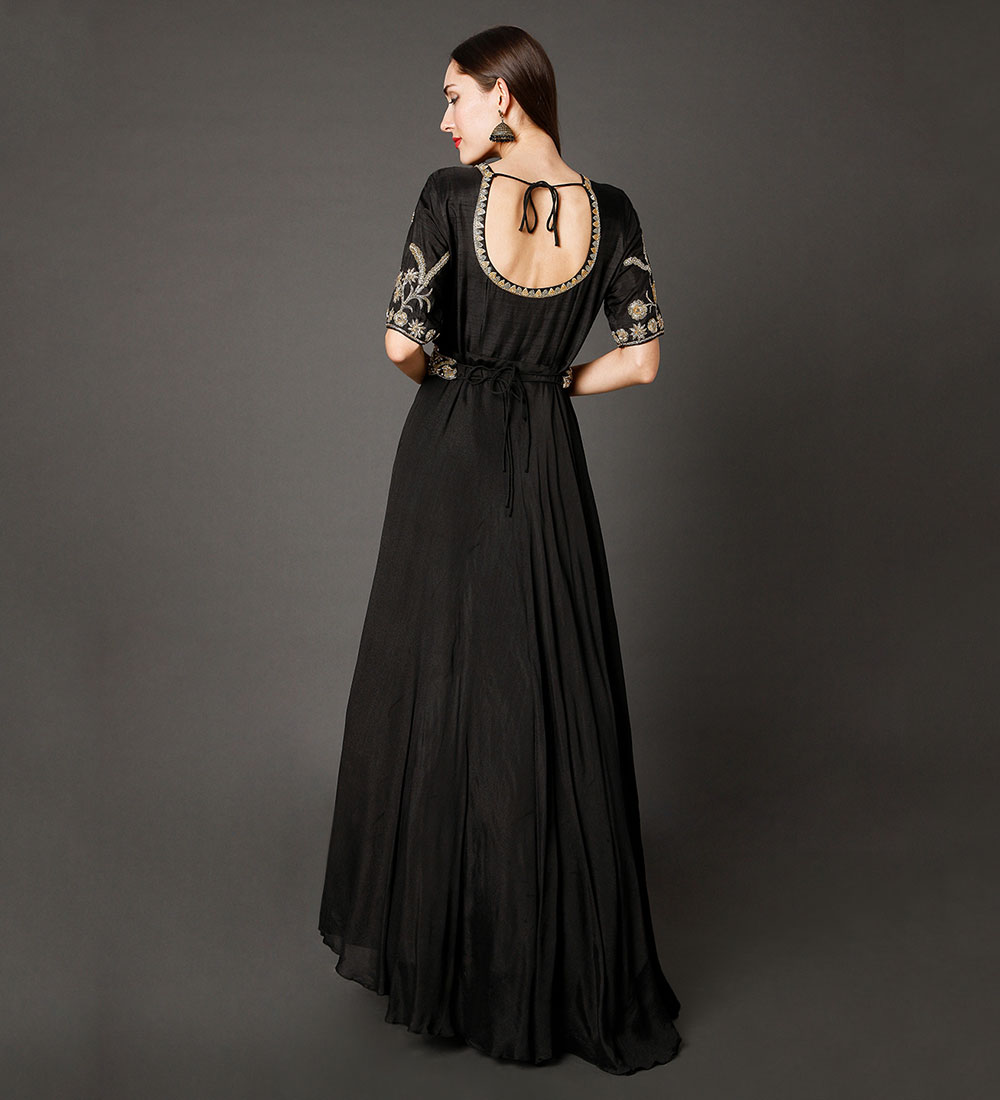 Halter Neck Detailed Maxi Dress – Thilakawardhana